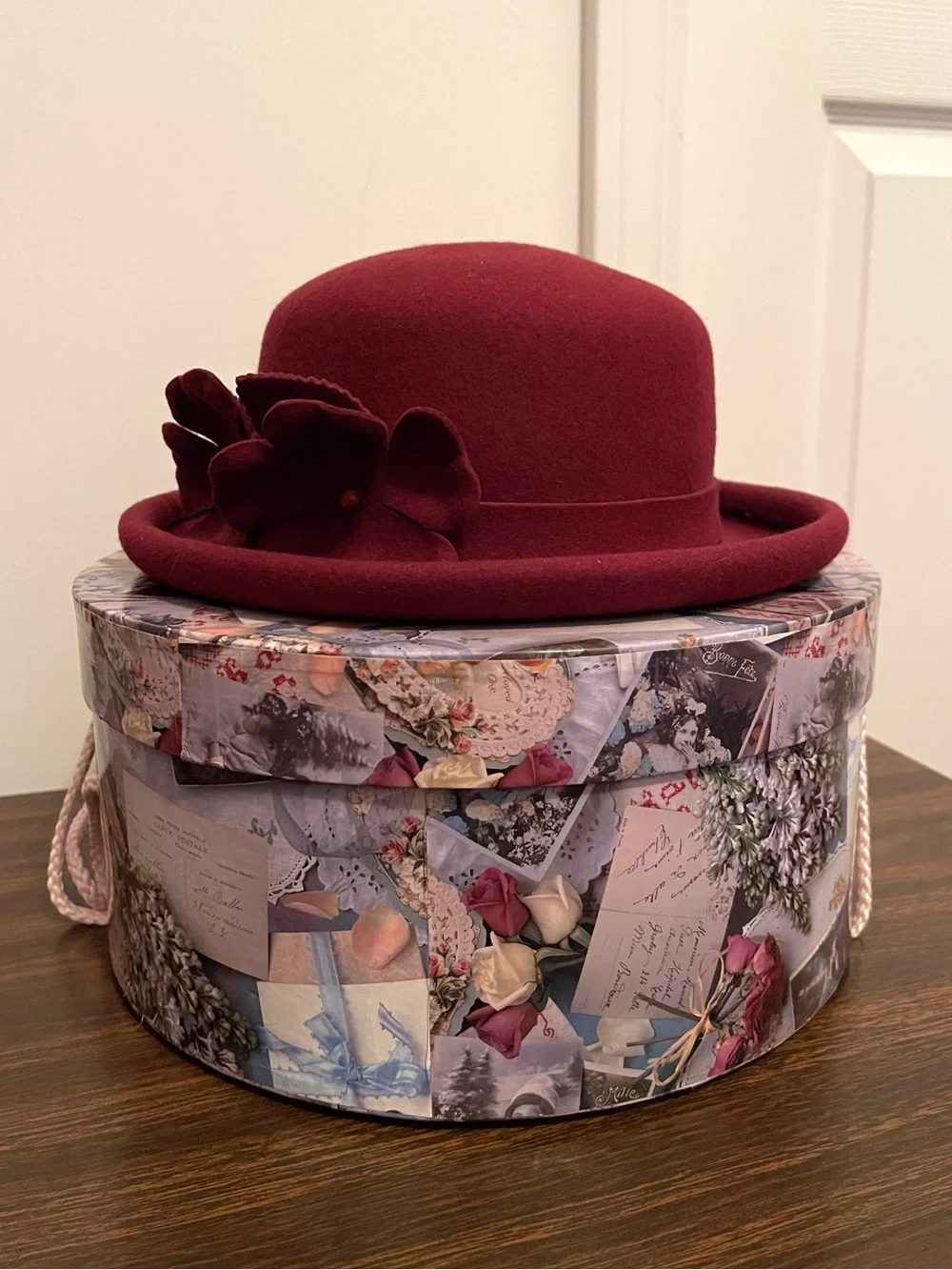 VTG Burgundy Liz Claiborne 100% Wool Cloche Hat with 3D Floral Accent & Hat Box - Picture 1 of 9